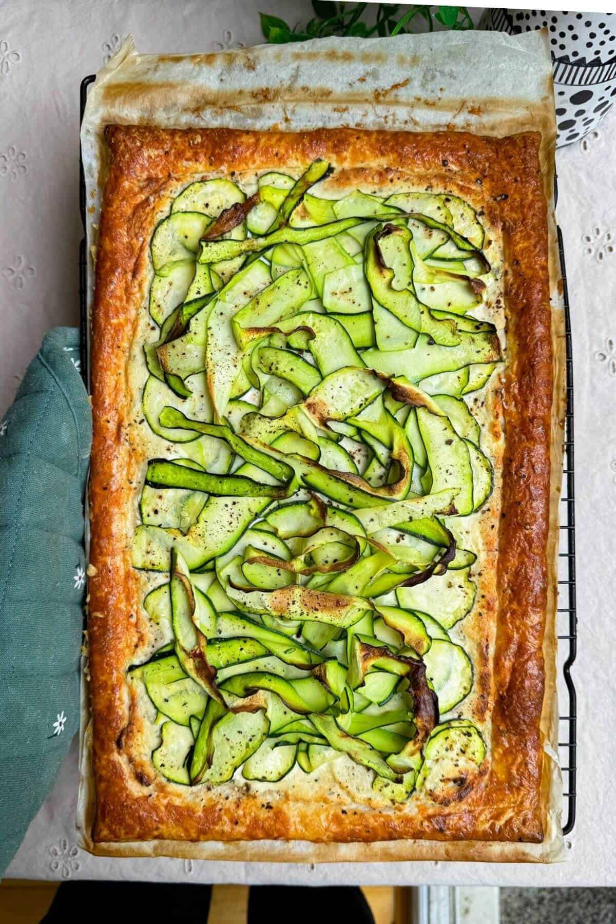 Zucchini tart baked.