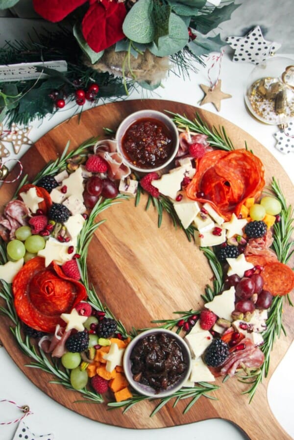 Charcuterie wreath with cured meat, cheeses, chutney.
