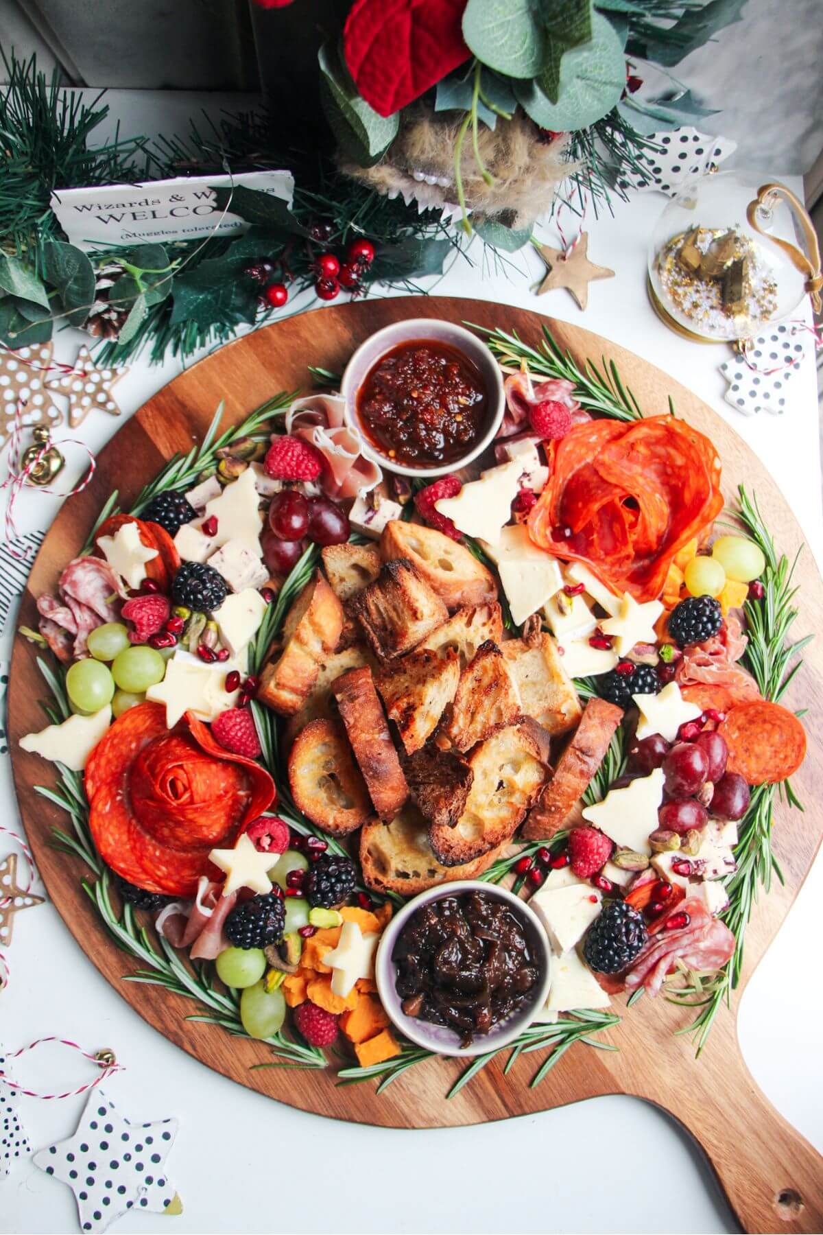 Charcuterie wreath with cured meat, cheeses, chutney with crispy crostini in the middle.