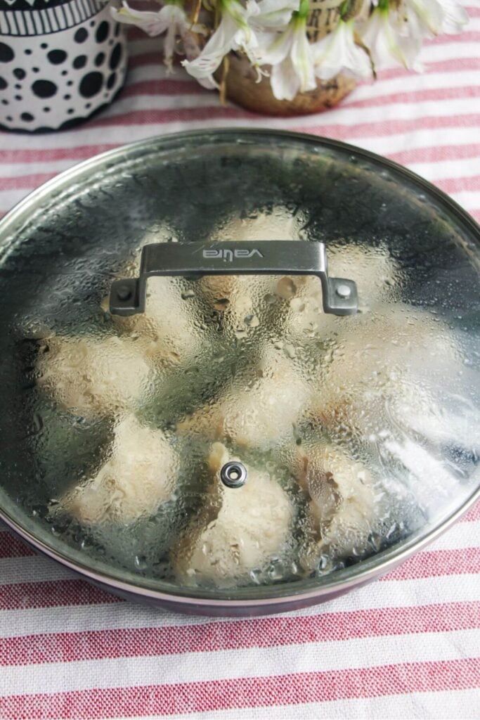 Lid on top of pan with cheeseburger dumplings inside.