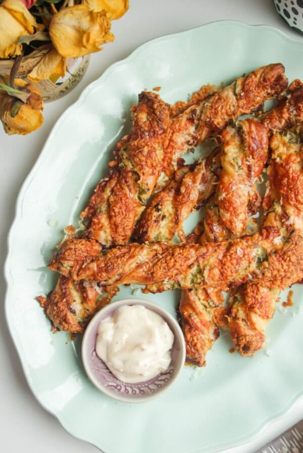 Cheese jalapeno popper straws on a blue plate.